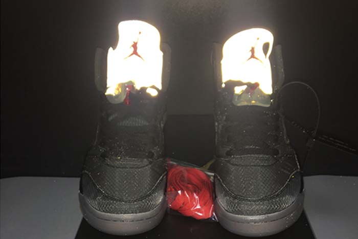 Off-White  AIR JORDAN 5 SP BLACK MUSLIN FIRE RED CT8480-001