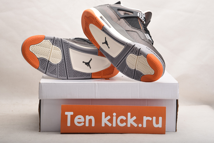 Jordan 4 Retro  CW7183-100