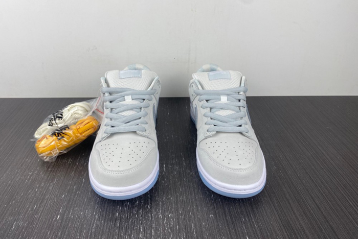 Concepts x Nike SB Dunk Low “White Lobster”  FD8776-100