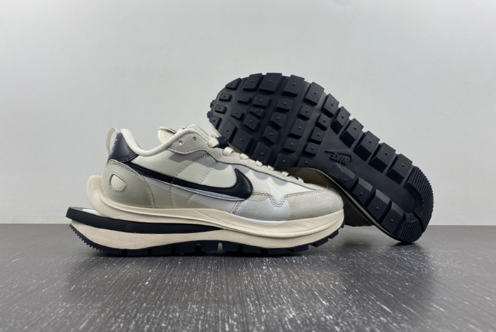 Sacai x VaporWaffle “Tour Yellow ”  DD1875-101